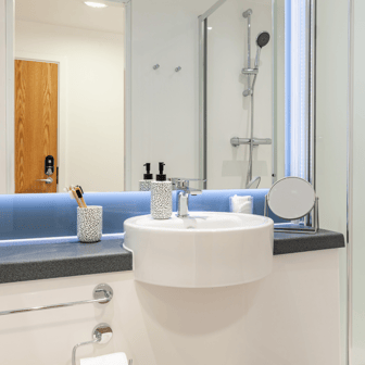 Bronze En Suite - Image 2